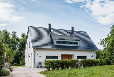 Das Gebäude in dem sich das Ferienhaus befindet