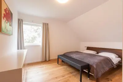 Ein Bett oder Betten in einem Zimmer der Unterkunft Zweienhaus 02