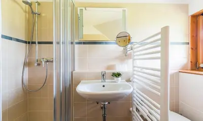 Ein Badezimmer in der Unterkunft Haus am Bodden 02
