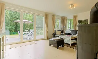 Ein Sitzbereich in der Unterkunft Strandhaus Gabriella 02