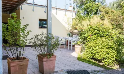 Ein Garten an der Unterkunft Dünenblick 01