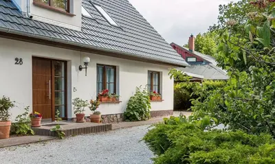 Ein Garten an der Unterkunft Dünenblick 01