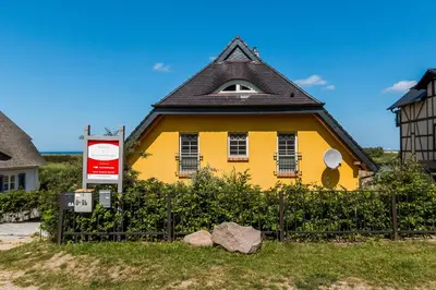 Das Gebäude in dem sich das Ferienhaus befindet