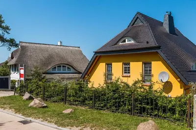 Das Gebäude in dem sich das Ferienhaus befindet