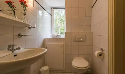 Ein Badezimmer in der Unterkunft Villa Sonnenfrieden 02