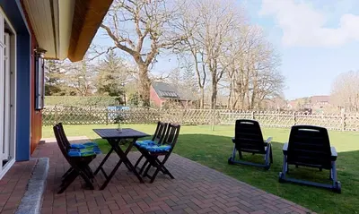 Ein Garten an der Unterkunft Klönhus