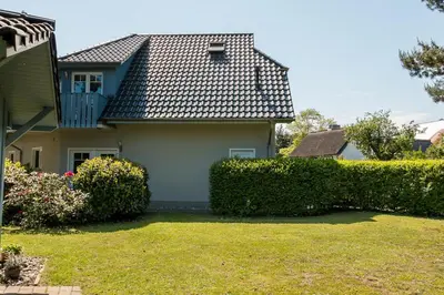 Ein Garten an der Unterkunft Haus Michel 01