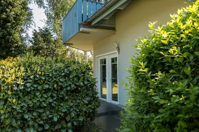 Ein Garten an der Unterkunft Haus Michel 01