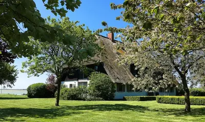 Ein Garten an der Unterkunft Hof Zeesenblick 01