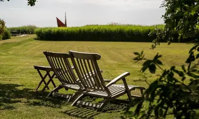 Ein Garten an der Unterkunft Hof Zeesenblick 03