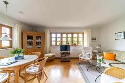 Ein Sitzbereich in der Unterkunft Ahrenshooper Landhaus 01