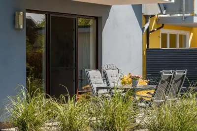 Ein Garten an der Unterkunft Haus Ostseenixe 02