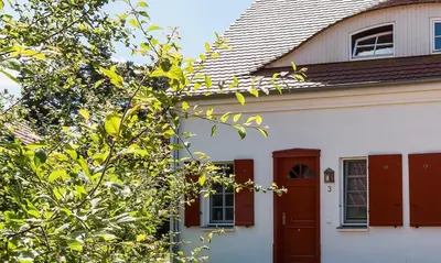 Das Gebäude in dem sich das Ferienhaus befindet