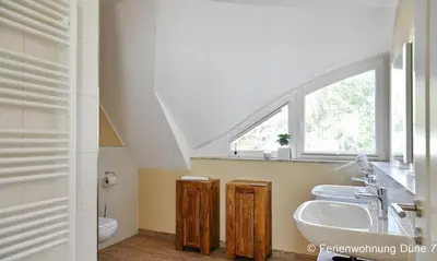 Ein Badezimmer in der Unterkunft Düne 7