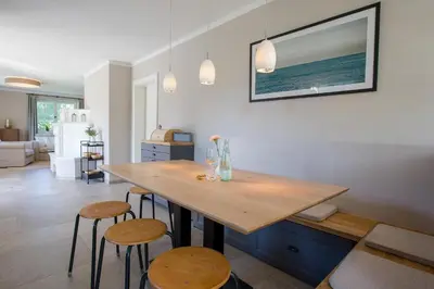 Ein Sitzbereich in der Unterkunft Strandhaus Luv