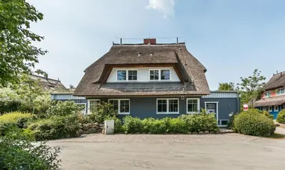 Das Gebäude in dem sich das Ferienhaus befindet