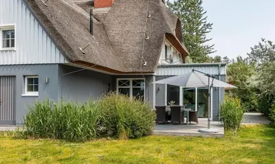 Das Gebäude in dem sich das Ferienhaus befindet