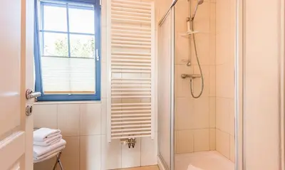 Ein Badezimmer in der Unterkunft Hus in de Wieck 01