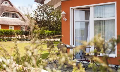 Ein Garten an der Unterkunft Strandhaus Claassen 03
