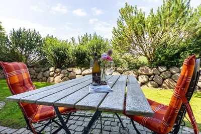 Ein Garten an der Unterkunft Strandhaus Claassen 03
