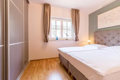 Ein Bett oder Betten in einem Zimmer der Unterkunft Strandleben 01 - Georg Grosz
