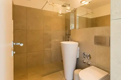 Ein Badezimmer in der Unterkunft Pur A2