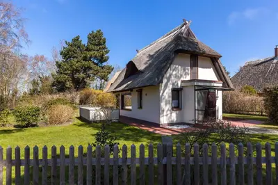 Das Gebäude in dem sich das Ferienhaus befindet