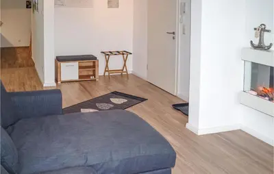 Ein Sitzbereich in der Unterkunft Ferienwohnung Mit Hafenblick