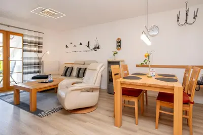 Ein Sitzbereich in der Unterkunft Ferienpark Freesenbruch Reihenhaus 5a - Eichhörnchen