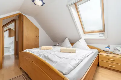 Ein Bett oder Betten in einem Zimmer der Unterkunft Ferienpark Freesenbruch Wohnung 3 4 - Zum Zeesenboot