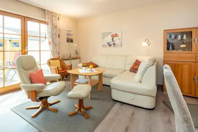 Ein Sitzbereich in der Unterkunft Ferienpark Freesenbruch Wohnung 4 1 - Boddenkiker