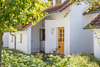 Das Gebäude in dem sich das Ferienhaus befindet
