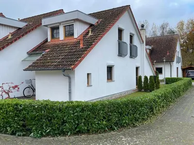 Das Gebäude in dem sich das Ferienhaus befindet