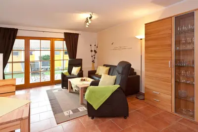 Ein Sitzbereich in der Unterkunft Ferienpark Freesenbruch Wohnung 4 2 - Ostseeperle