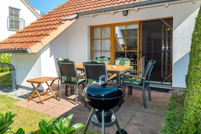 Ein Patio oder anderer Außenbereich in der Unterkunft Ferienpark Freesenbruch Reihenhaus 7b - Meerzeit