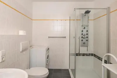 Ein Badezimmer in der Unterkunft Ferienpark Freesenbruch Wohnung 2 2 - Bernstein