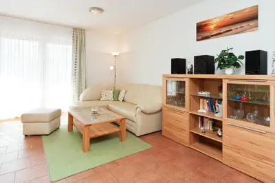 Ein Sitzbereich in der Unterkunft Ferienpark Freesenbruch Wohnung 2 2 - Bernstein