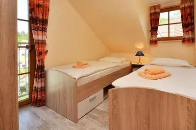 Ein Bett oder Betten in einem Zimmer der Unterkunft Ferienpark Freesenbruch Reihenhaus 5c - Hummer