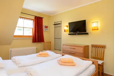 Ein Bett oder Betten in einem Zimmer der Unterkunft Ferienpark Freesenbruch Wohnung 4 5 - Kranichtanz