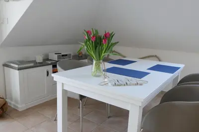 Küche/Küchenzeile in der Unterkunft Parkresidenz am Hafen Wohnung HF 26 - Min Höög