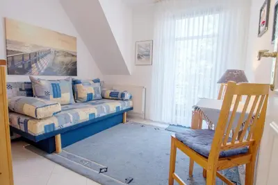 Ein Bett oder Betten in einem Zimmer der Unterkunft Appartementhaus Boddenblick 