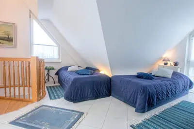 Ein Bett oder Betten in einem Zimmer der Unterkunft Appartementhaus Boddenblick 