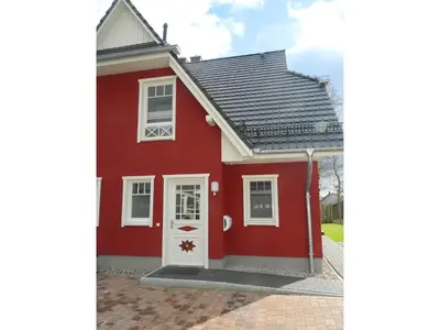 Das Gebäude in dem sich das Ferienhaus befindet