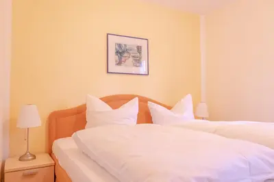 Ein Bett oder Betten in einem Zimmer der Unterkunft Haus Sabine - EG