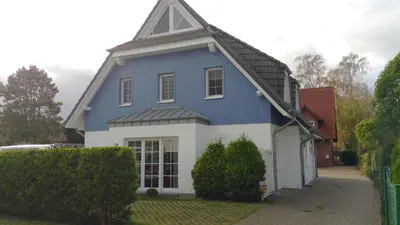 Das Gebäude in dem sich das Ferienhaus befindet