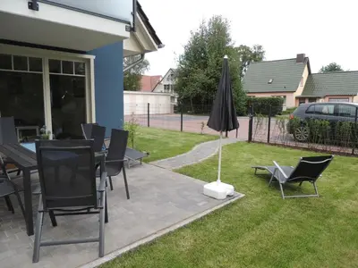 Ein Garten an der Unterkunft Kavelweg 13 Whg 1 - Strand Refugium