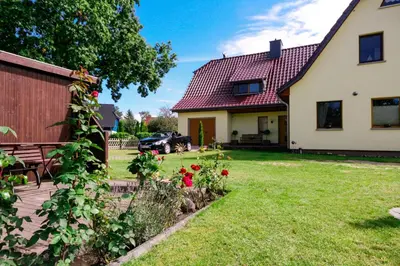Ein Garten an der Unterkunft Wohnung Manu