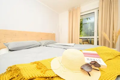 Ein Bett oder Betten in einem Zimmer der Unterkunft Residenz am Strand Deichpoofe - Wohnung 1-06