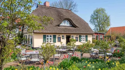 Ein Garten an der Unterkunft Residenz am Strand Wohnung 1-11