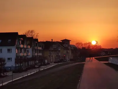 Blick auf den Sonnenuntergang/Sonnenaufgang von der Ferienwohnung aus oder aus der Nähe